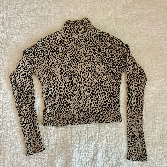 Brandy Melville Ashlyn Leopard Animal Print Top Small brown and black - Picture 3 of 8